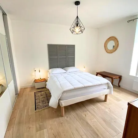 A L'universite - Centre- La Conciergerie